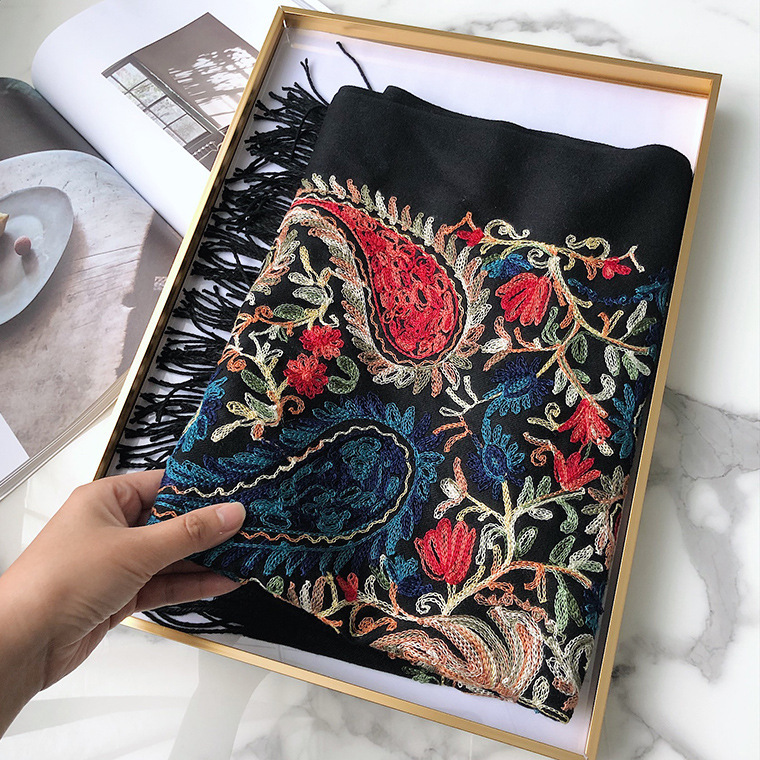 Echarpe châle. Broderie coton cachemire pour femmes – Image 7