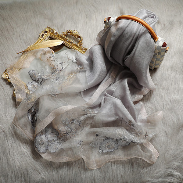 Foulard en soie brodée pour femmes – Image 4