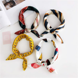 Petit foulard carré pour femmes