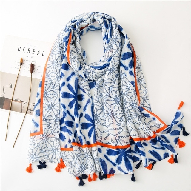 Echarpe châle d'automne pour femmes. Foulard féminin triangle – Image 2