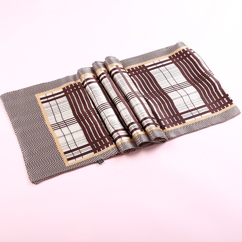 Echarpe élégante en satin pour hommes – Image 9