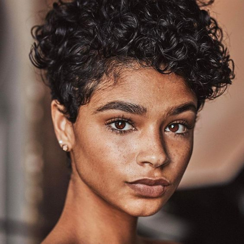 Perruque frisée courte duveteuse noire pour femmes – Image 2