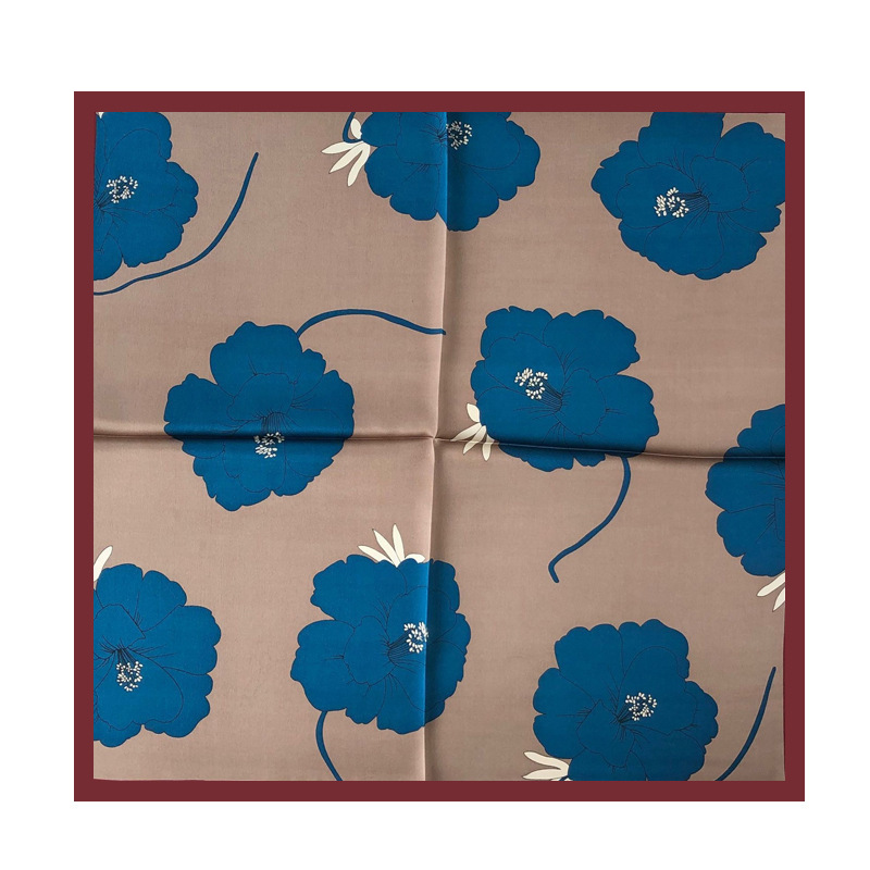 Foulard en soie à fleurs décoratives pour femmes – Image 5