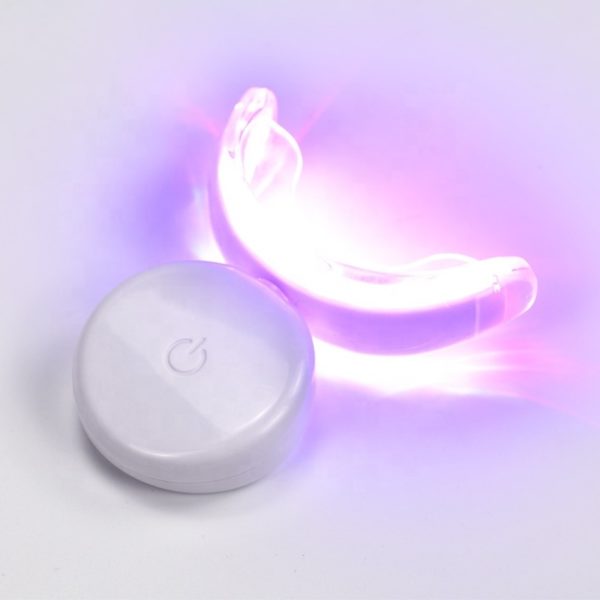 Appareil de blanchiment des dents rechargeable. Appareil pour la beauté des dents