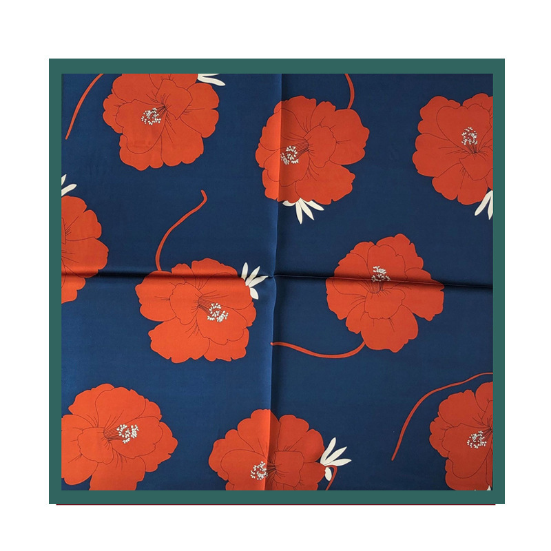 Foulard en soie à fleurs décoratives pour femmes – Image 6