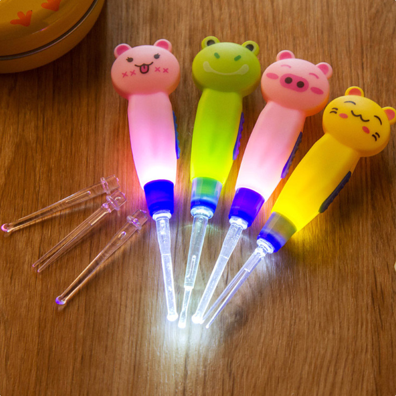 Nettoyeur d'oreilles lumineux pour bébé. L'appareil nettoie et enlève en douceur le cérumen et la saleté dans l'oreille du bébé – Image 6
