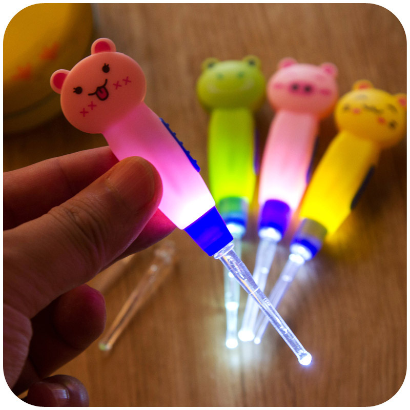 Nettoyeur d'oreilles lumineux pour bébé. L'appareil nettoie et enlève en douceur le cérumen et la saleté dans l'oreille du bébé – Image 4