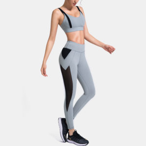 Costume de sport. Vêtements de fitness et yoga pour femmes