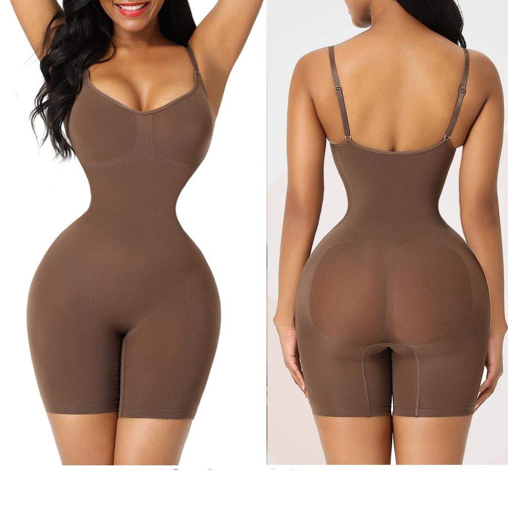 Body shaper avec prothèses en silicone. Beau fessier pour femmes
