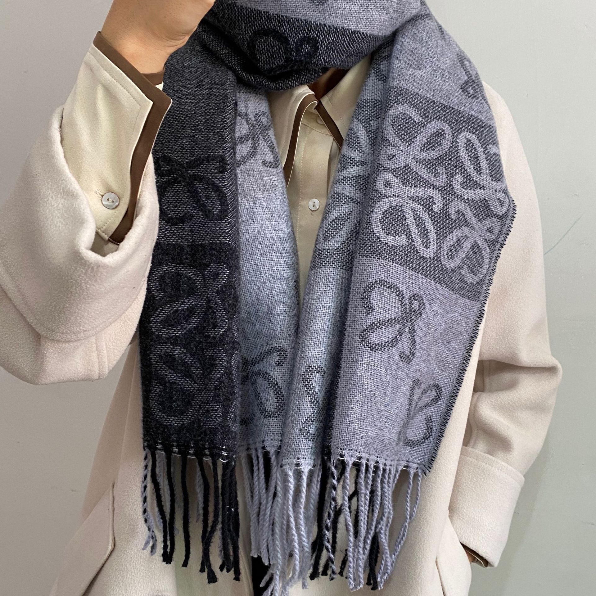 Echarpe longue et chaude de couleurs à franges pour femmes – Image 3