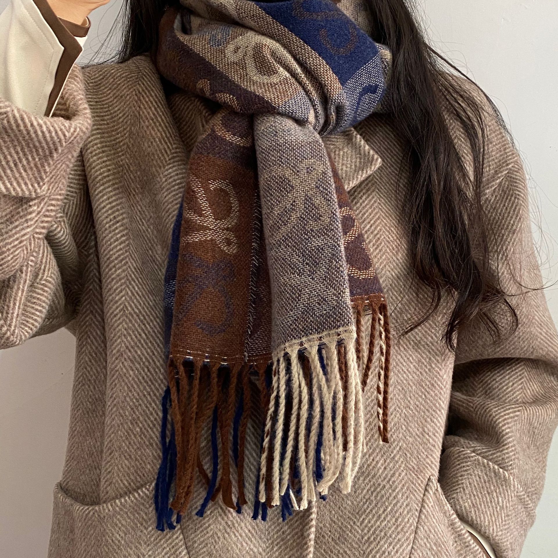 Echarpe longue et chaude de couleurs à franges pour femmes – Image 2