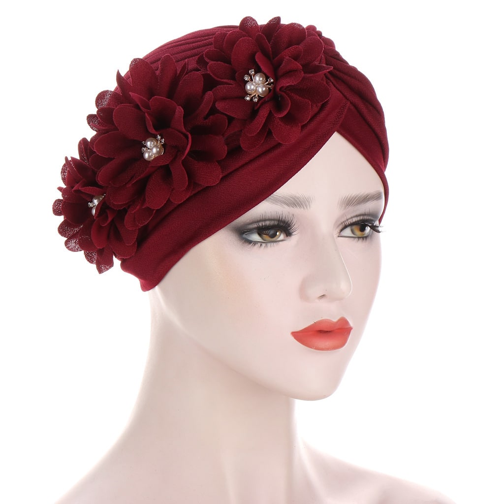 Chapeau turban. Chapeau de bandana plissé à trois fleurs pour femmes – Image 3
