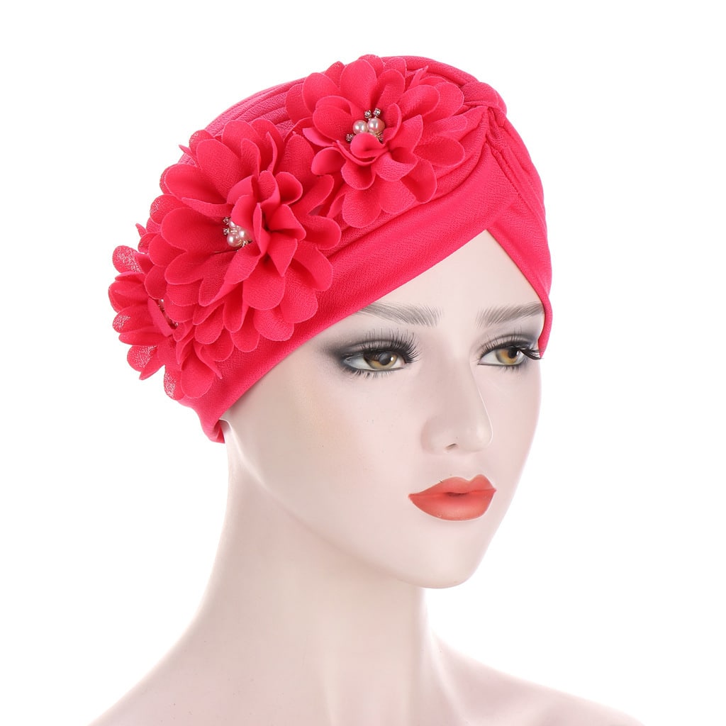 Chapeau turban. Chapeau de bandana plissé à trois fleurs pour femmes – Image 10