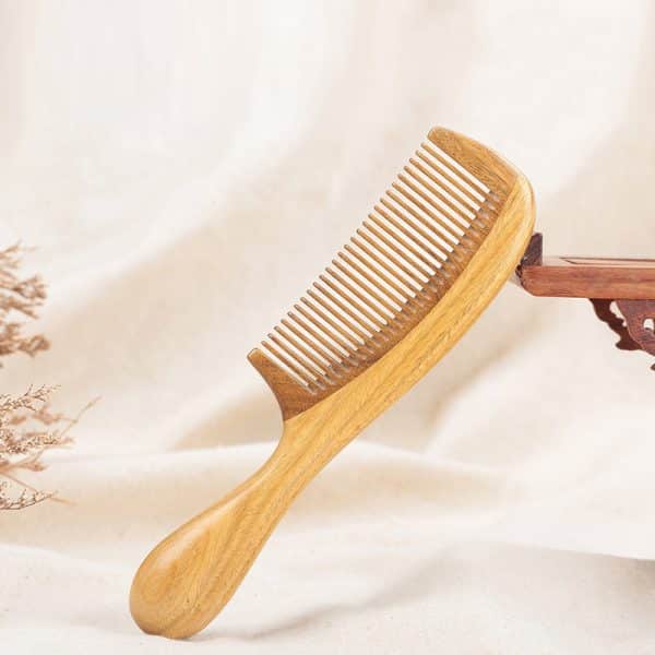 Peigne à cheveux en bois de santal vert