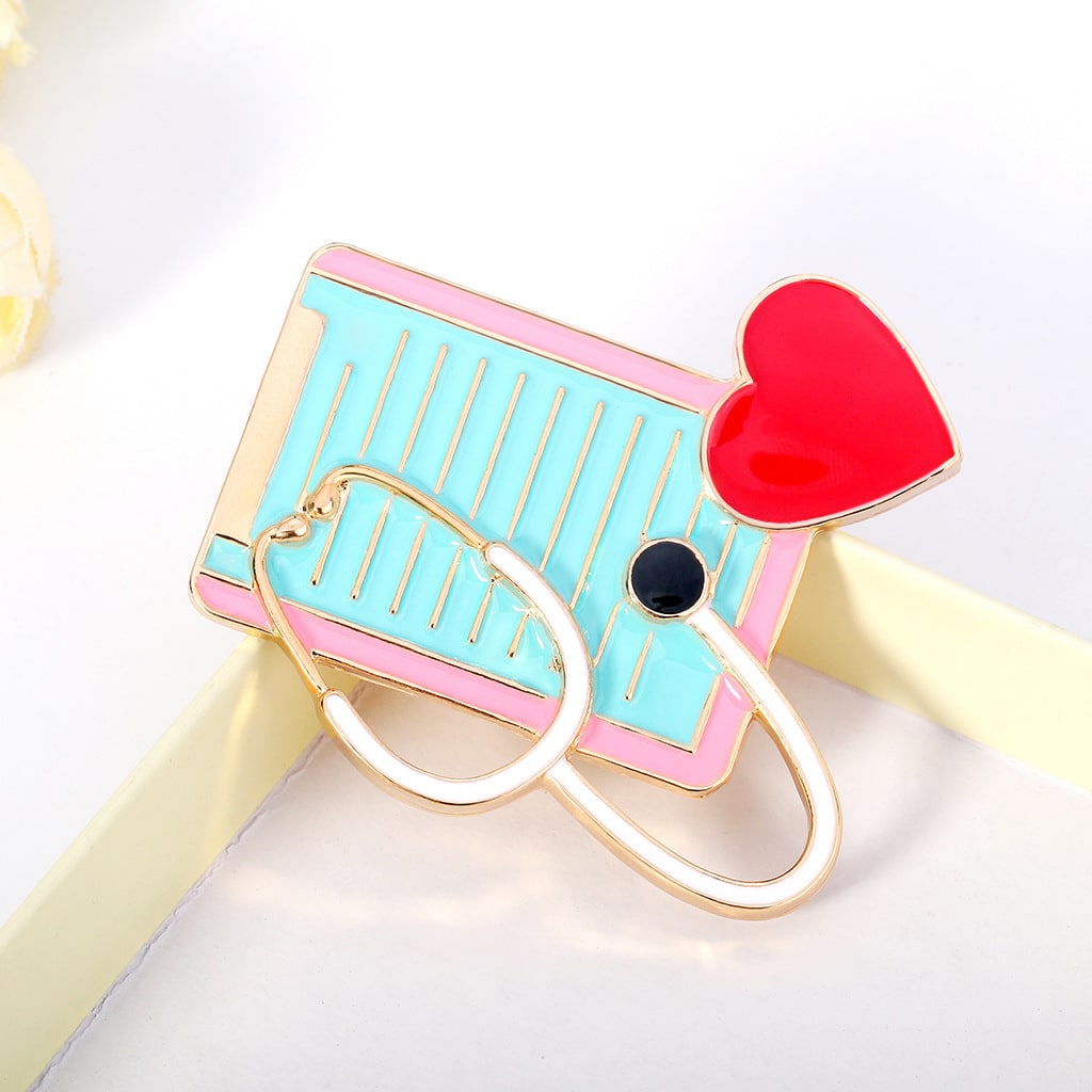 Broche dégoulinante. Stéthoscope coeur de pêche – Image 3