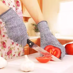 Une paire de gants anti-coupures et anti-perforations pour hommes et femmes