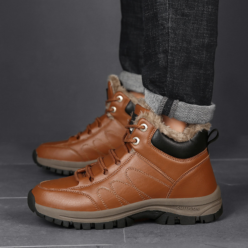 Bottes d'hiver pour hommes et femmes. Chaussures en cuir chaud avec peluche