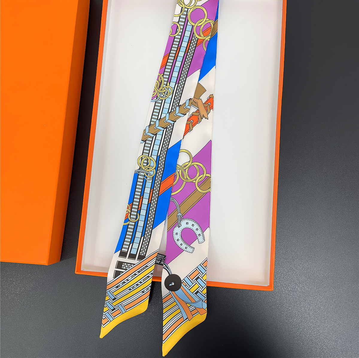 Echarpe élégante en soie à impression duplex professionnelle pour femmes – Image 4