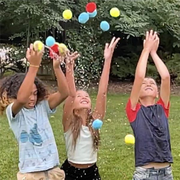 Nouvelles fournitures de jeux pour enfants. Ballons à eau