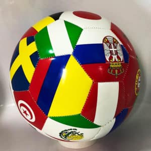Ballon de football aux multiples drapeaux