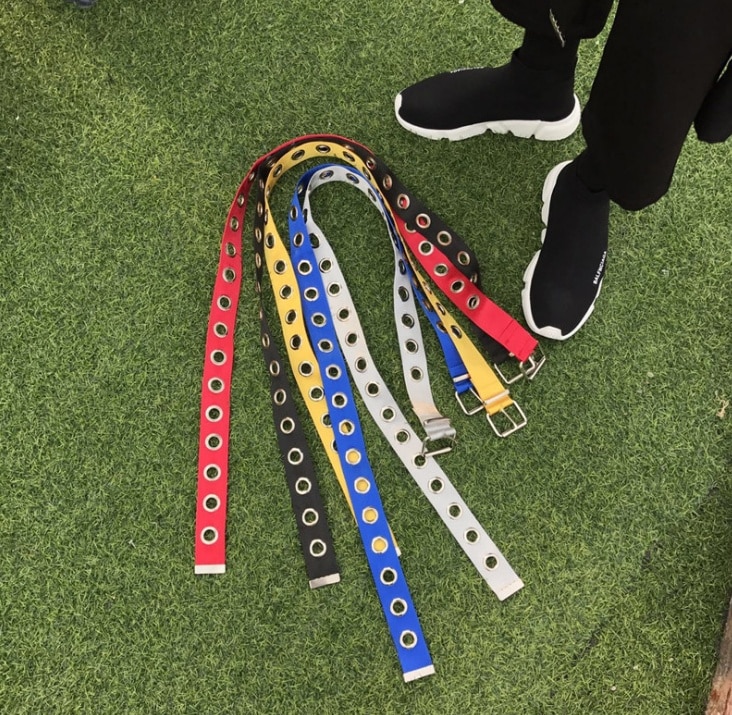 Ceinture en toile à large trou. Ceinture en métal décontractée pour dames – Image 2