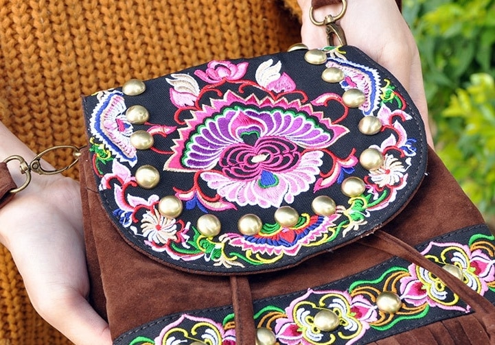 Sac à dos. Sac à bandoulière brodé en cuir – Image 3