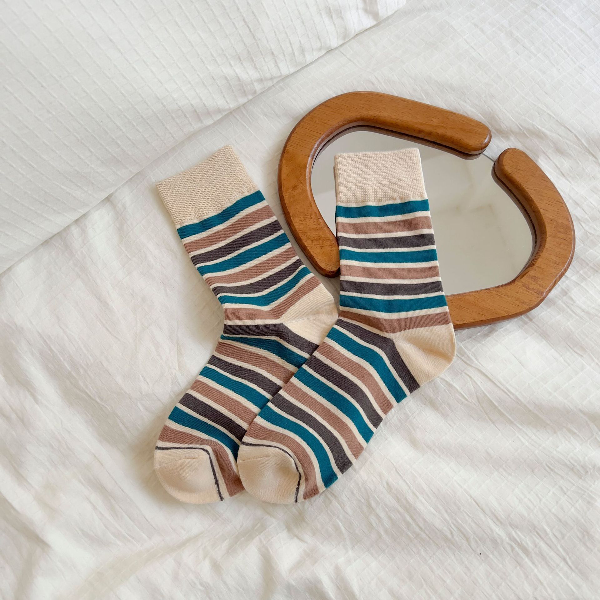 Chaussettes à rayures colorées pour femmes – Image 4