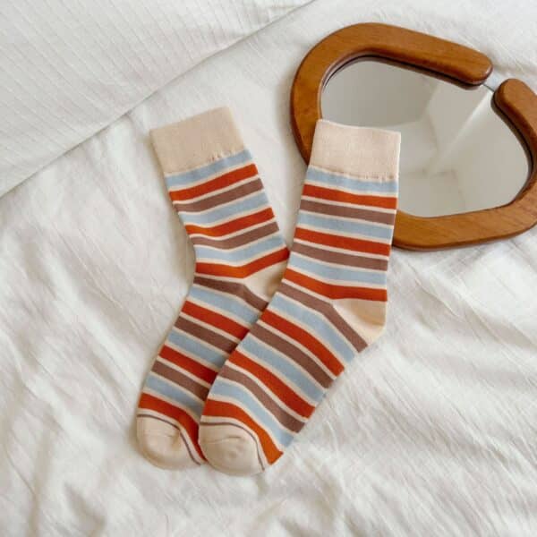 Chaussettes à rayures colorées pour femmes – Image 3