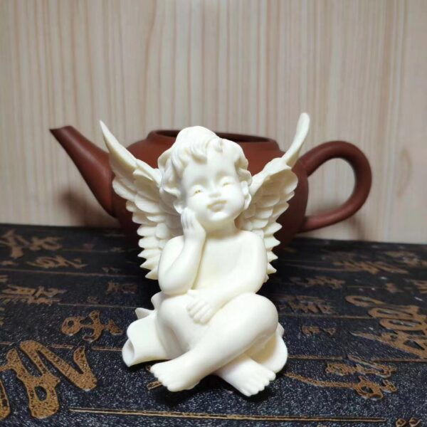 Sculpture d'ange en ivoire. Ornement décoratif d'intérieur