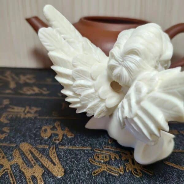 Sculpture d'ange en ivoire. Ornement décoratif d'intérieur – Image 3