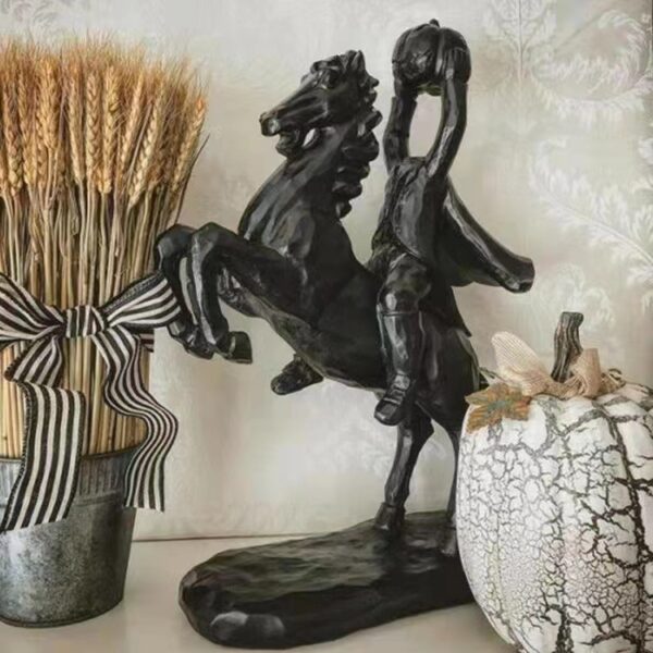 Sculpture de cavalier sans tête. Ornement décoratif en résine