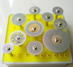 Accessoires pour meuleuses électriques. Lames de coupe. Lames de scie
