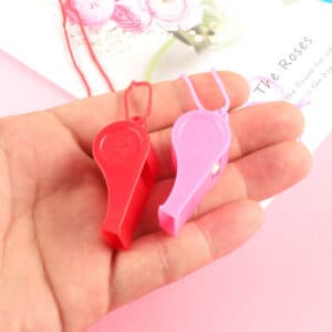 24 pièces/1 pc. Sifflet en plastique coloré. Accessoires de sport