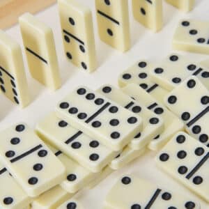 Jeu interactif de dominos en bois
