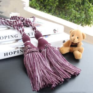 Boule de dentelle suspendue. Accessoires de décorations