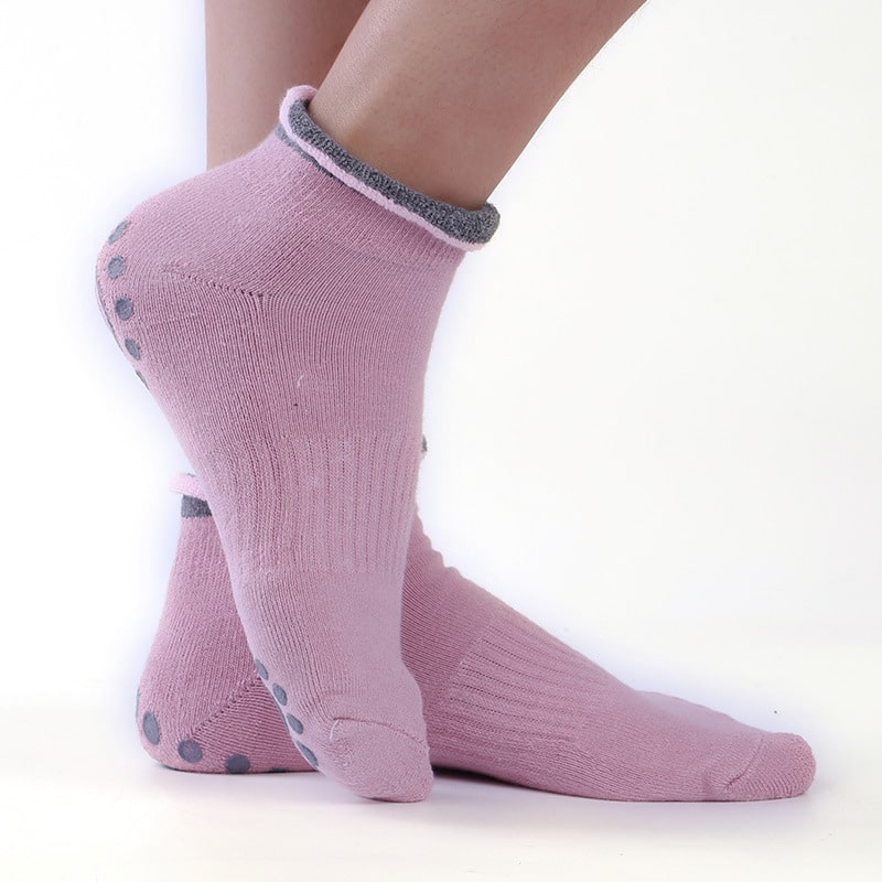 Chaussettes de yoga antidérapantes à granules de silicone pour femmes
