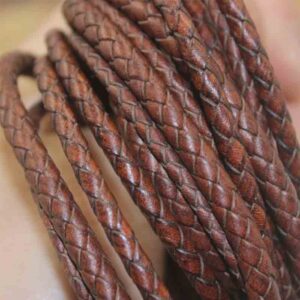 corde de vachette tressée de style vintage. Corde en cuir tissé