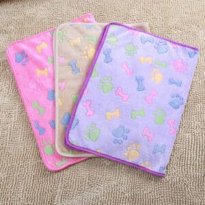 Couverture chaude en polaire corail. Tapis pour chiens et chats