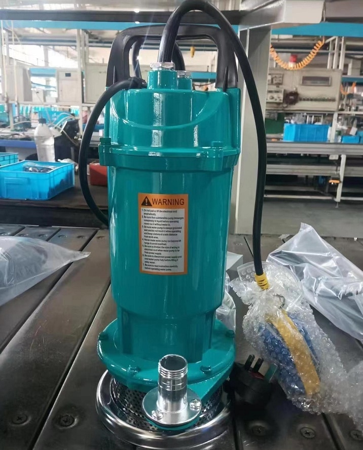 Irrigation agricole. Pompage d’étang. Installation de pompage d'eau propre agricole – Image 3