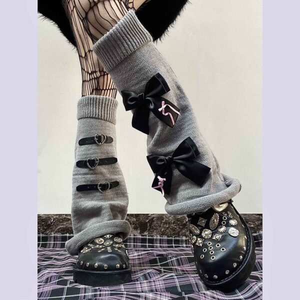Une paire de chaussettes tricotée à la main. Chaussettes à noeuds pour femmes – Image 4