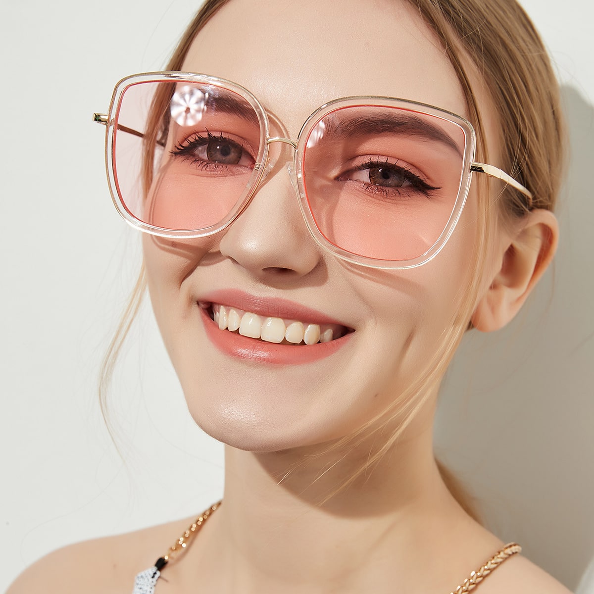 Lunettes de soleil carrées avec monture transparente pour femmes. Lunettes de soleil vintage – Image 5