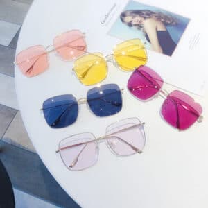 Lunettes de soleil carrées et transparentes