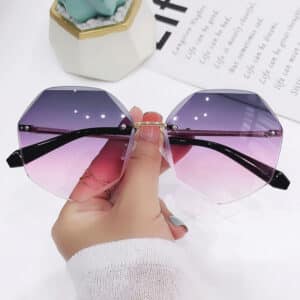 Lunettes de soleil polygonales à monture découpée à la mode pour femmes