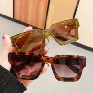 Lunettes carrées de style rétro à la mode pour femmes