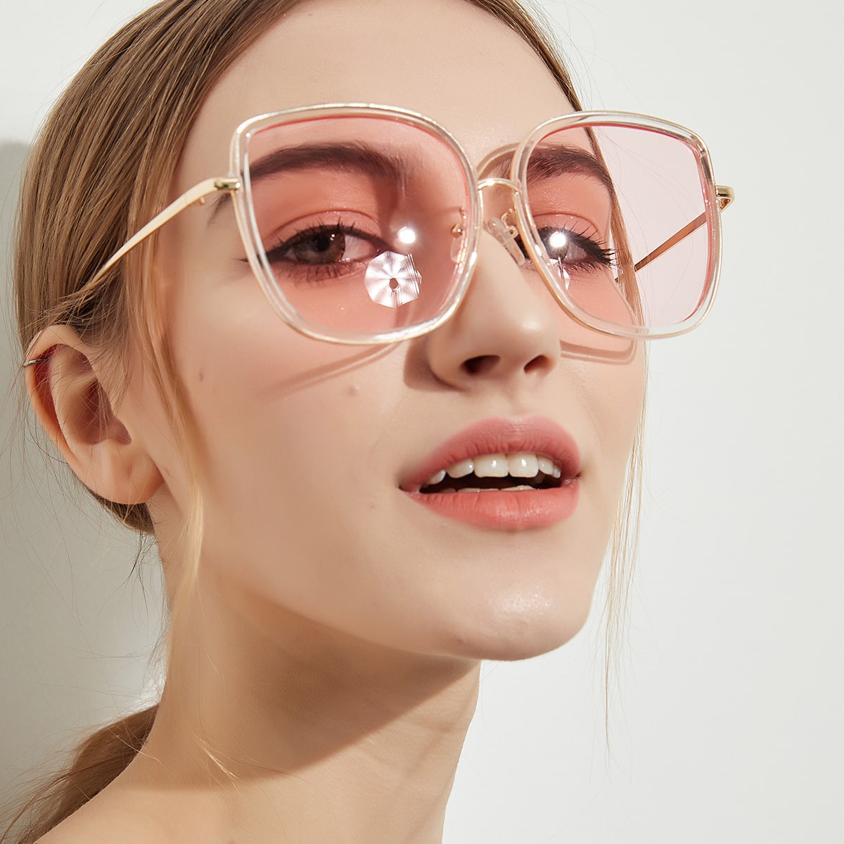 Lunettes de soleil carrées avec monture transparente pour femmes. Lunettes de soleil vintage – Image 8