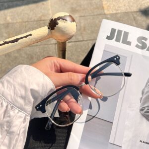 Lunettes de vue simples et noires à monture semi-cerclée pour la myopie