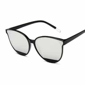 Lunettes à grande monture à la mode