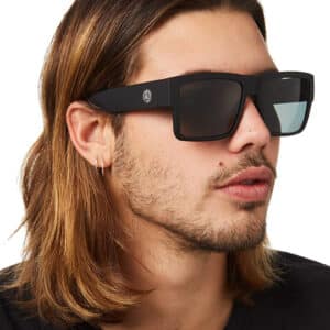 Lunettes de pêche colorées et à la mode. Lunettes de soleil de sport pour hommes