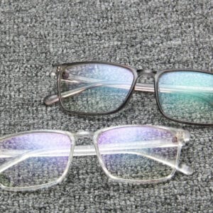 Lunettes plates à monture carrée à la mode