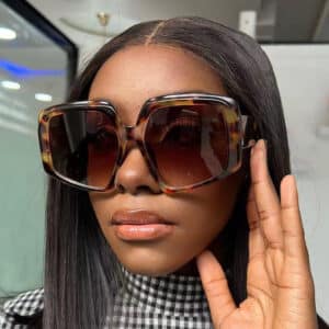 Lunettes décontractées en forme spéciale à la mode pour femmes